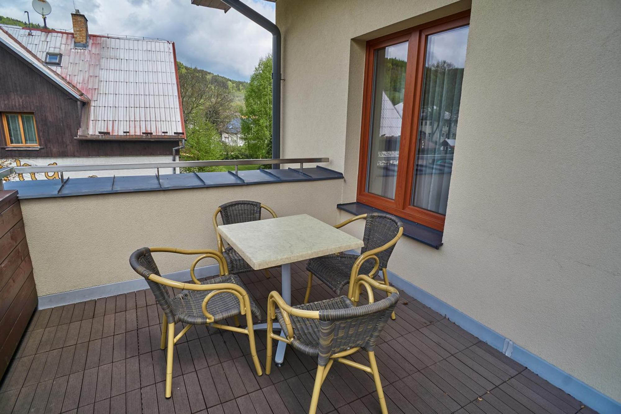 Hotel Toč Lipová-lázně Buitenkant foto