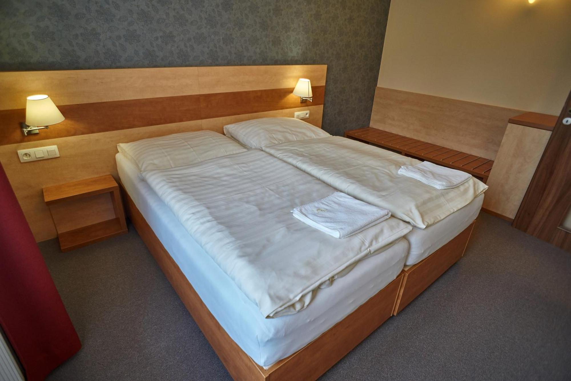 Hotel Toč Lipová-lázně Buitenkant foto