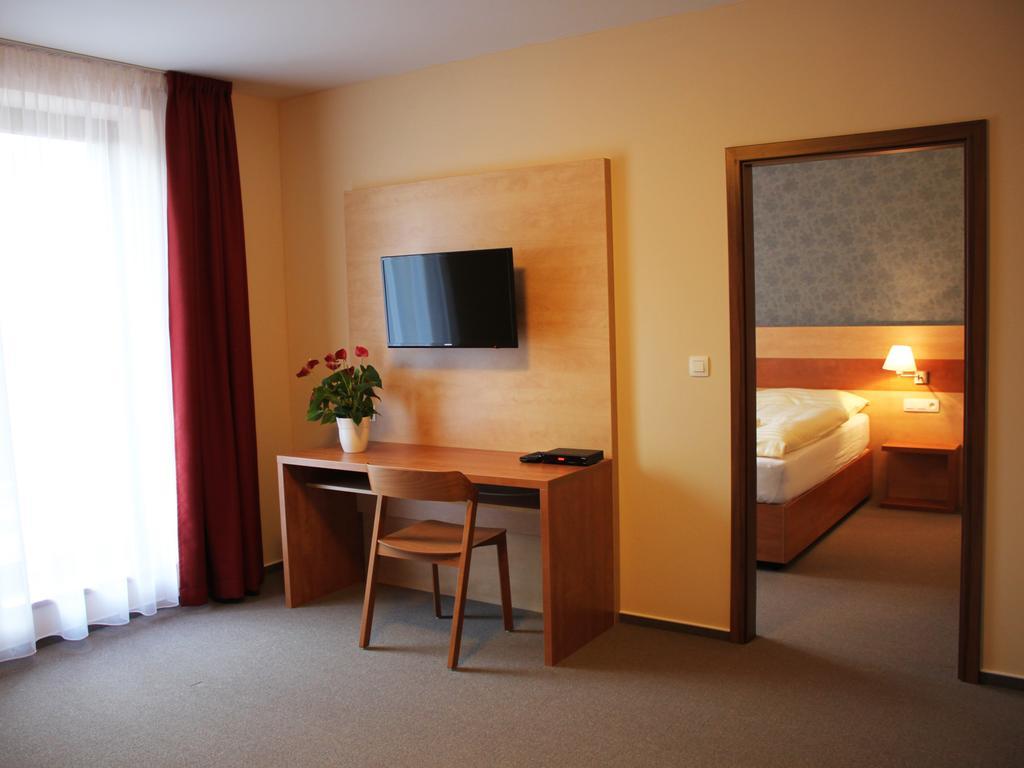 Hotel Toč Lipová-lázně Kamer foto