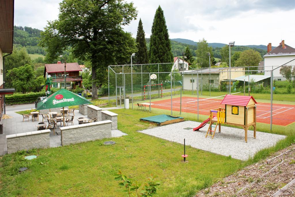 Hotel Toč Lipová-lázně Buitenkant foto