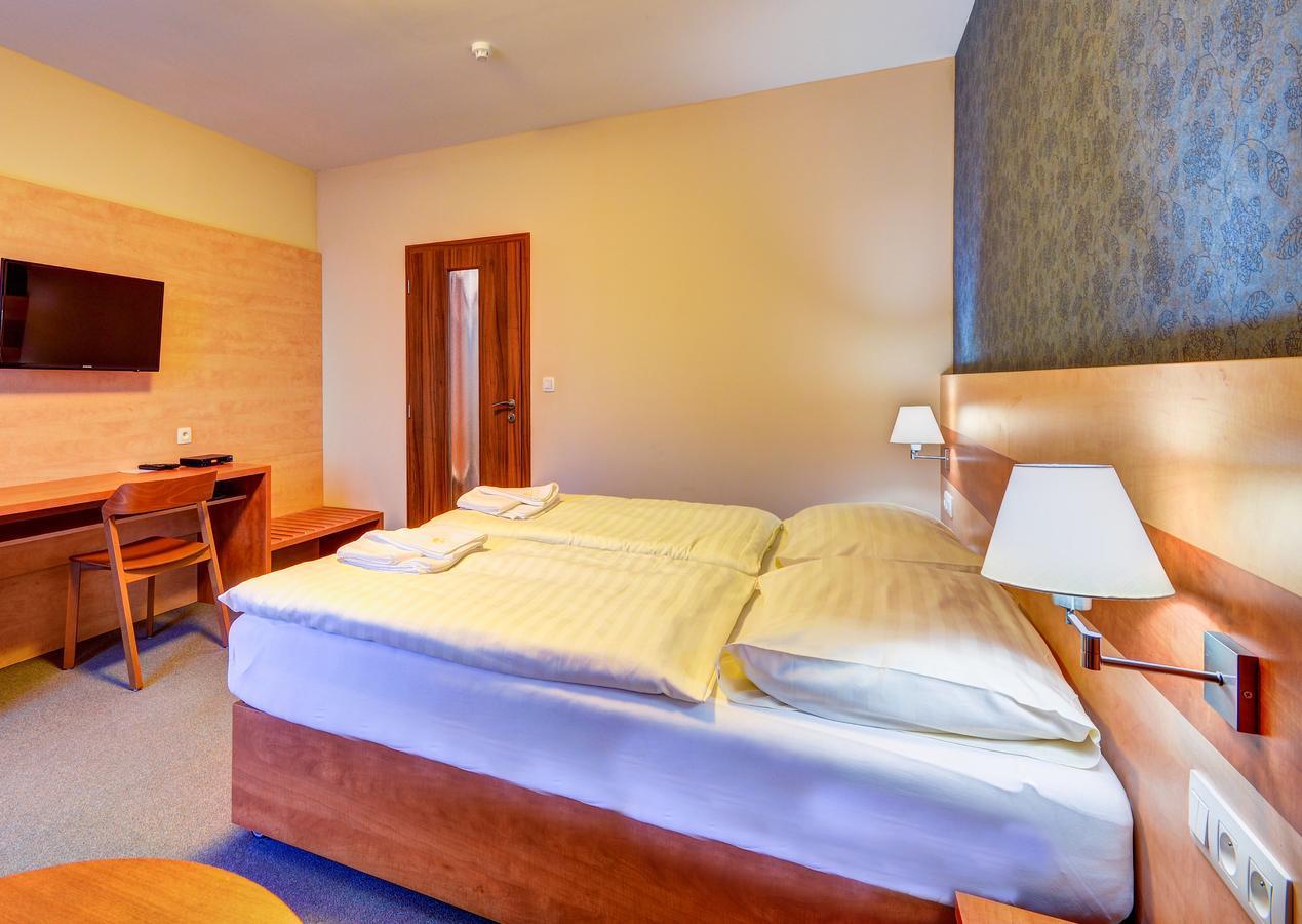 Hotel Toč Lipová-lázně Buitenkant foto
