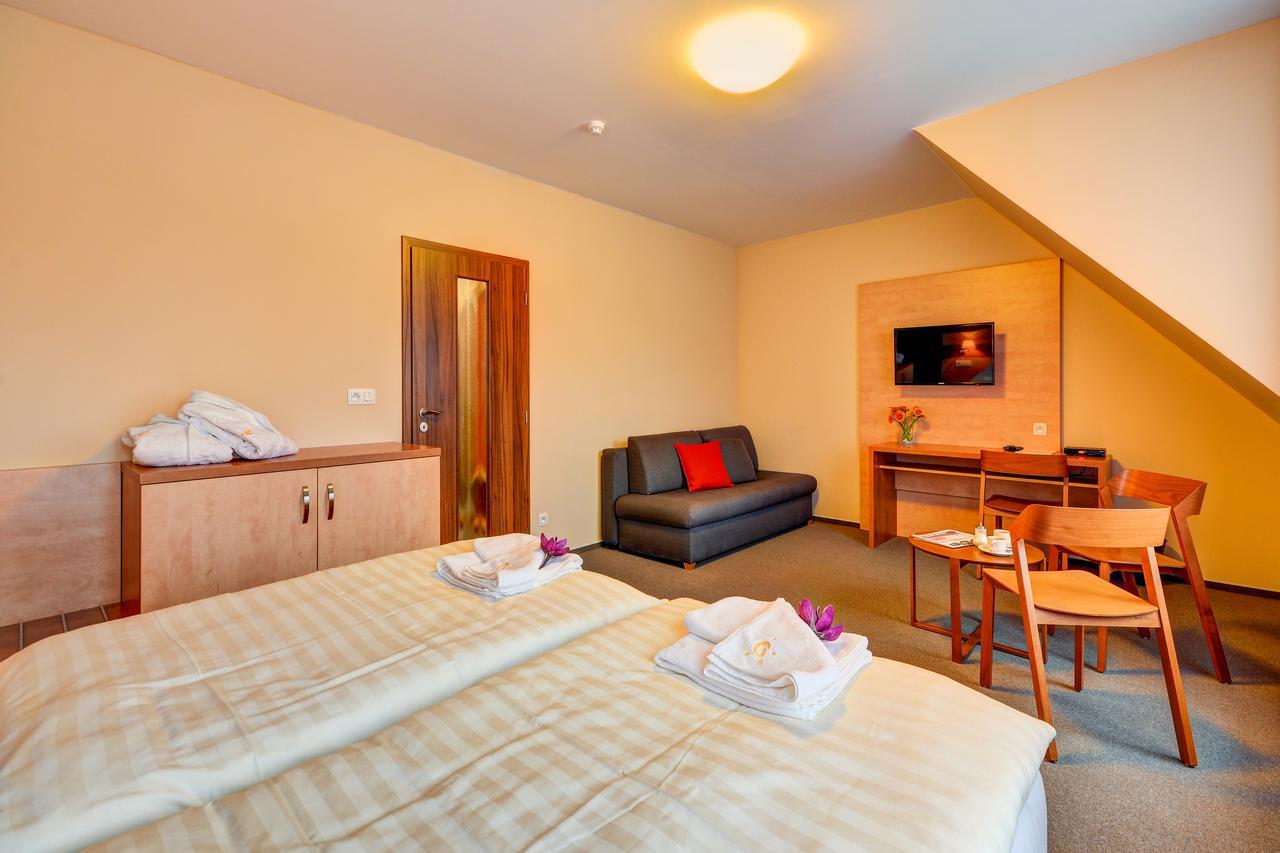 Hotel Toč Lipová-lázně Buitenkant foto