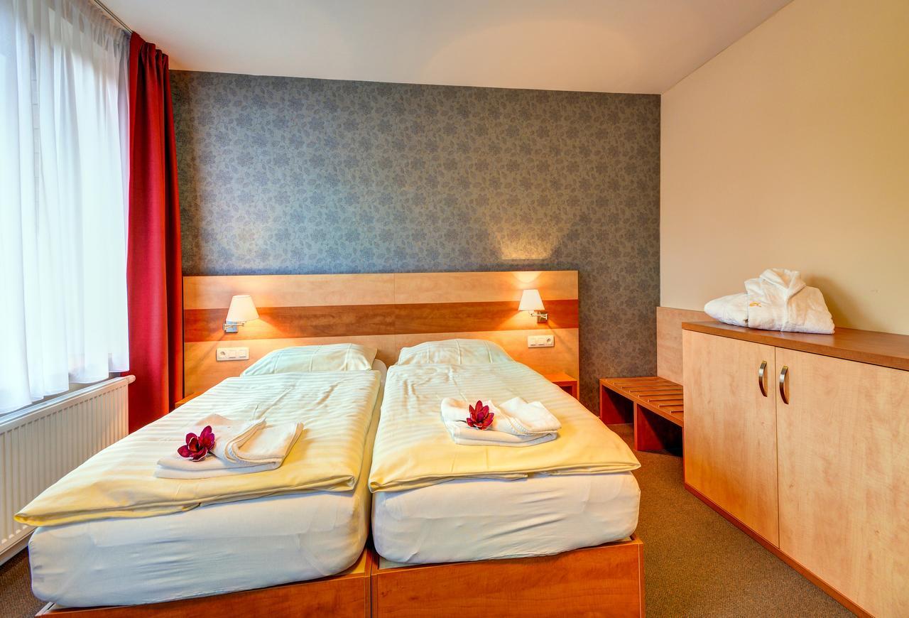 Hotel Toč Lipová-lázně Buitenkant foto
